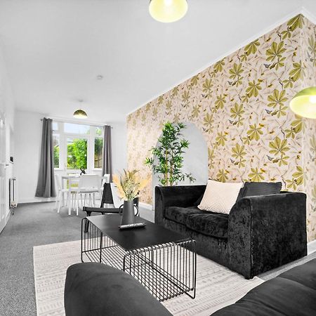 Stylish 3 Bedroom House - Parking - Garden - Great Barr - Netflix - Top Rated -121J Birmingham Eksteriør bilde