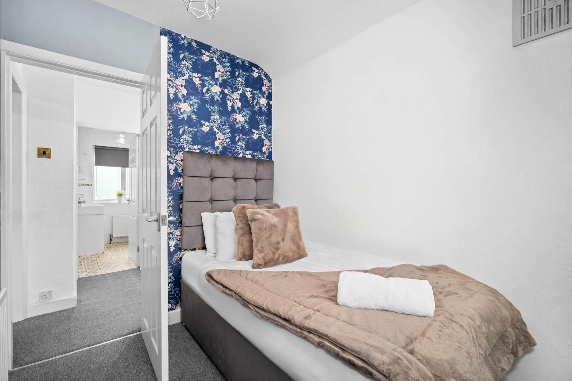 Stylish 3 Bedroom House - Parking - Garden - Great Barr - Netflix - Top Rated -121J Birmingham Eksteriør bilde